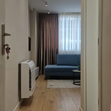 Lilo's Place 1 * تيرانا